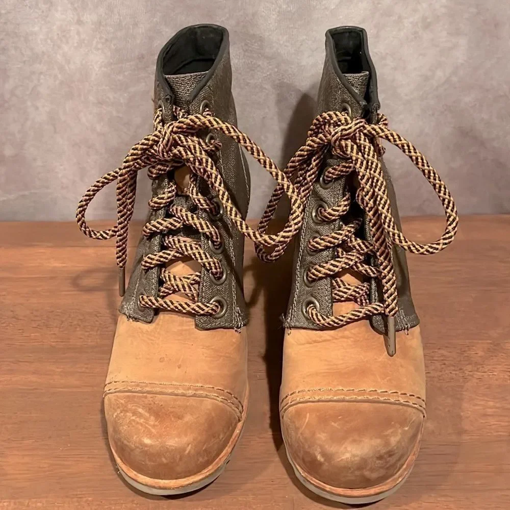 Sorel 1964 wedge snake print tan/gray hiking boots size 6
